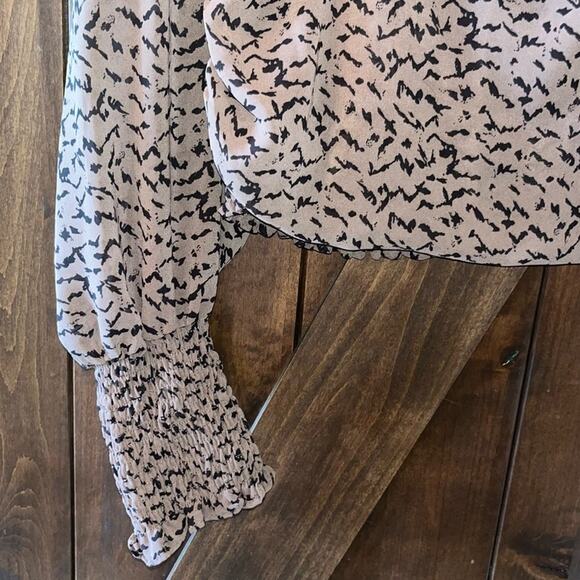 Talent Blouse Womens Size 1XL Brown Black Low V Neck Sheer Smocked Bottom Casual - Picture 8 of 8